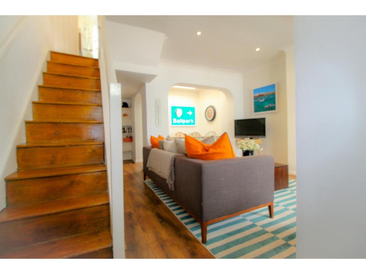 Terraced Kemptown House With A Balcony By The Sea Apartment Brighton Exterior photo